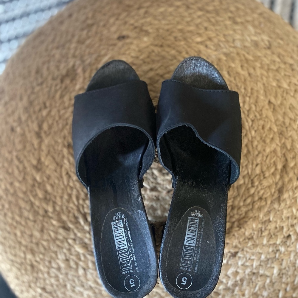 Barbie Italian heeled clogs.  Open toe, grommets, leather, black sole and heel. - Picture 4 of 7